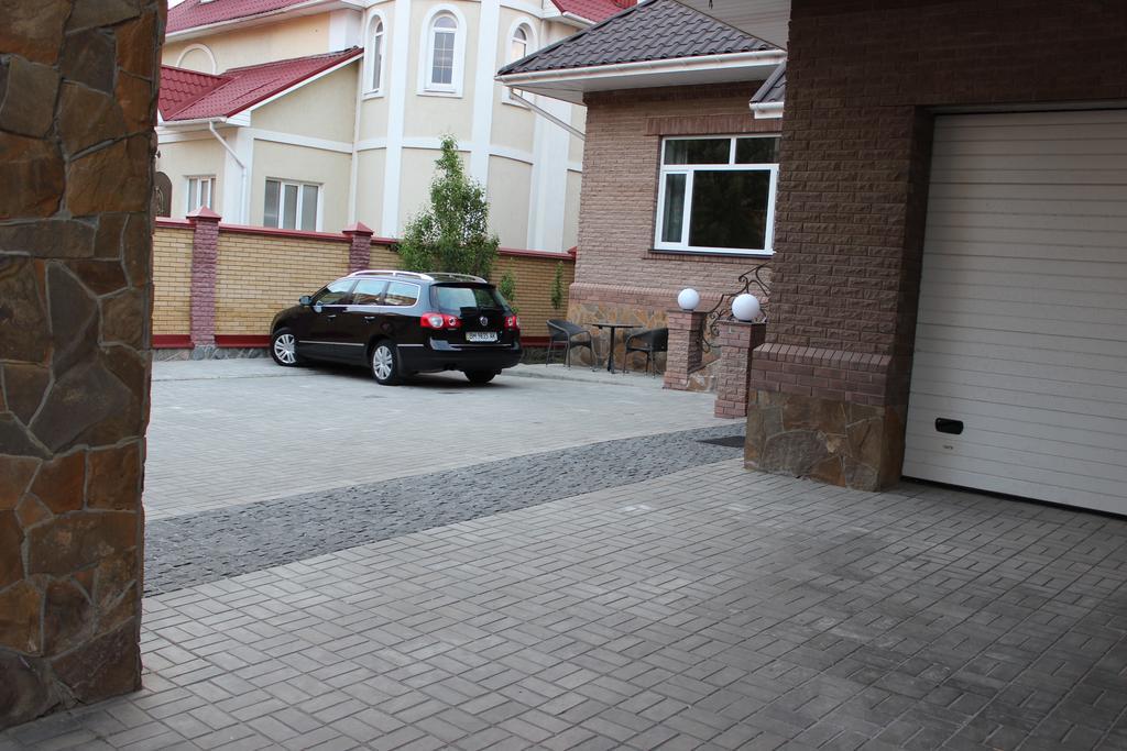 Отель Barin House Сумы Экстерьер фото